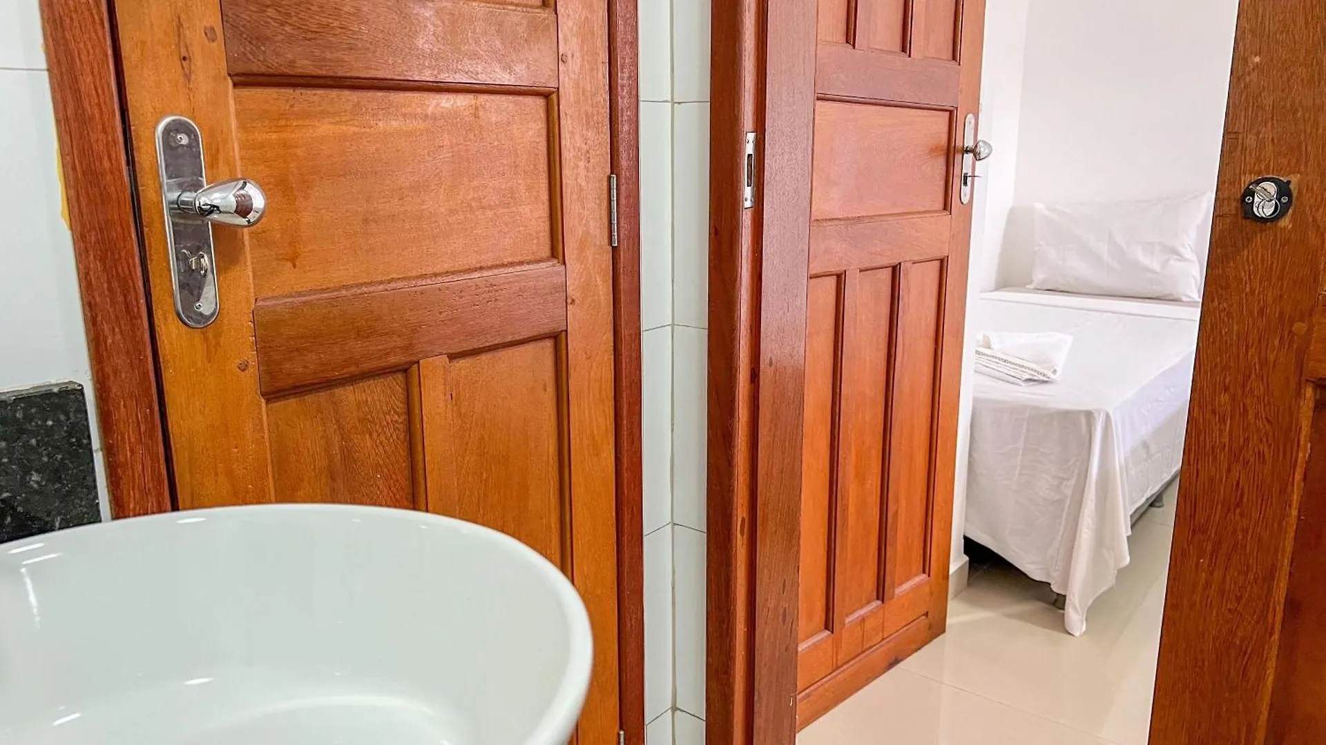 Nyaraló 700M Da Praia; 2 Suites; Wifi 300 Mbs; Piscina; Churrasqueira; Estacionamento Gratuito 1 Carro Porto Seguro