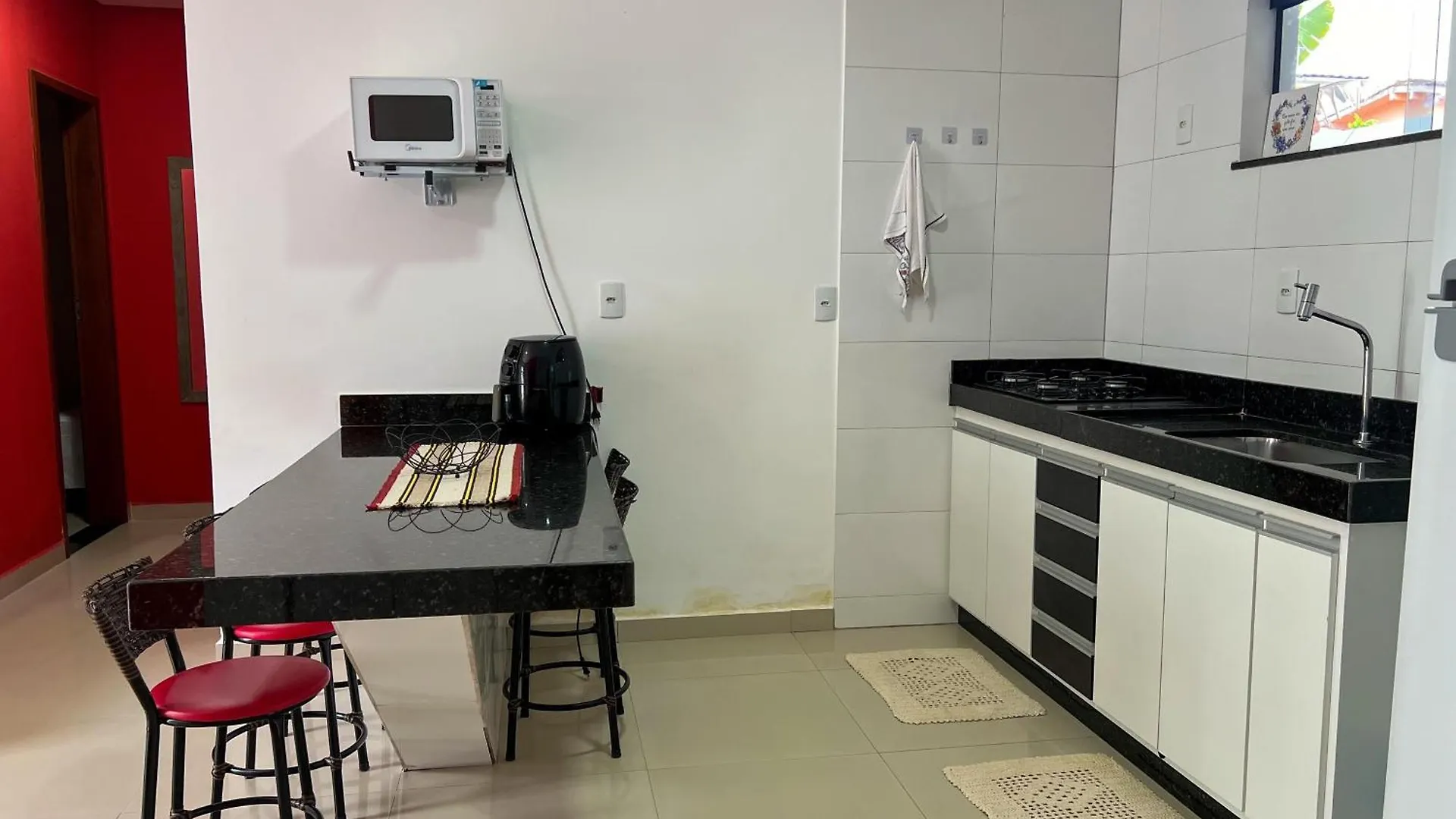 700M Da Praia; 2 Suites; Wifi 300 Mbs; Piscina; Churrasqueira; Estacionamento Gratuito 1 Carro Porto Seguro 0*,  Brazília