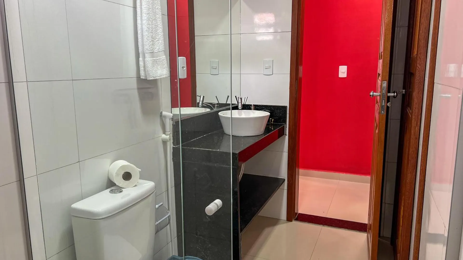 700M Da Praia; 2 Suites; Wifi 300 Mbs; Piscina; Churrasqueira; Estacionamento Gratuito 1 Carro Porto Seguro