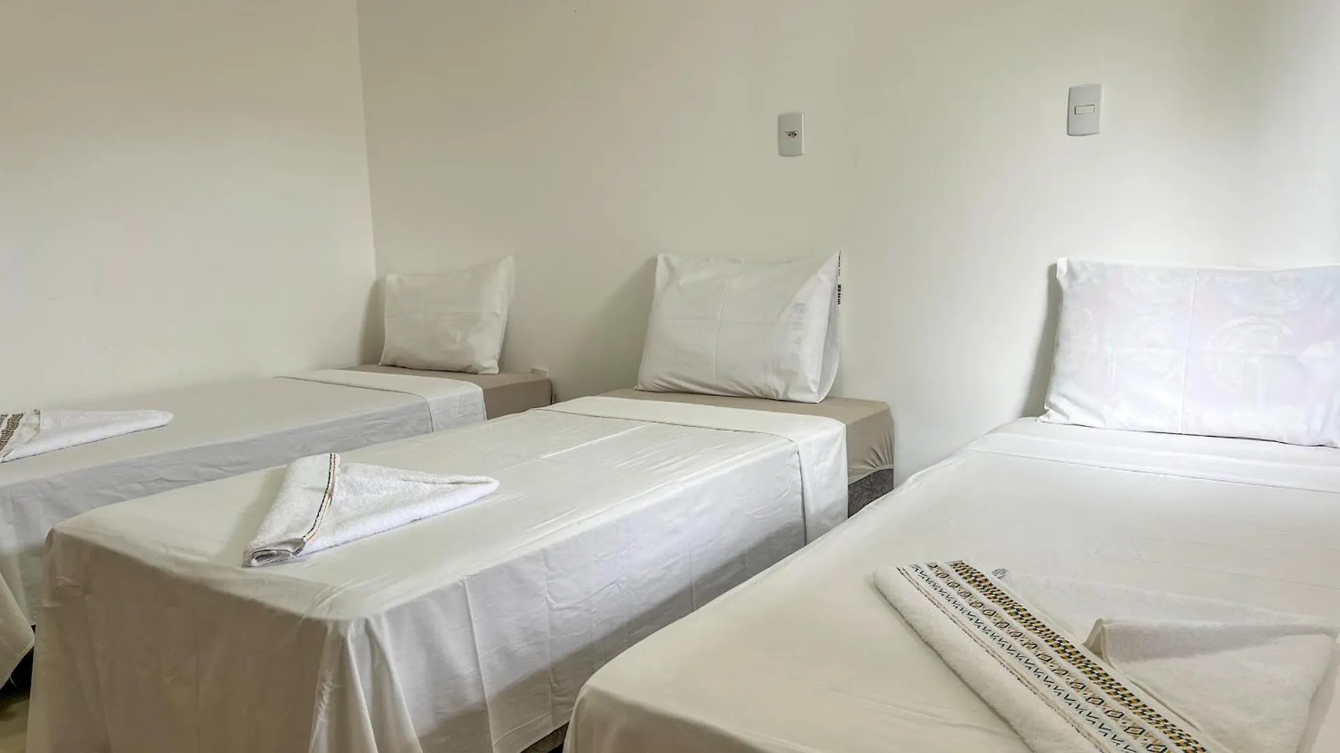 700M Da Praia; 2 Suites; Wifi 300 Mbs; Piscina; Churrasqueira; Estacionamento Gratuito 1 Carro Porto Seguro 0*,