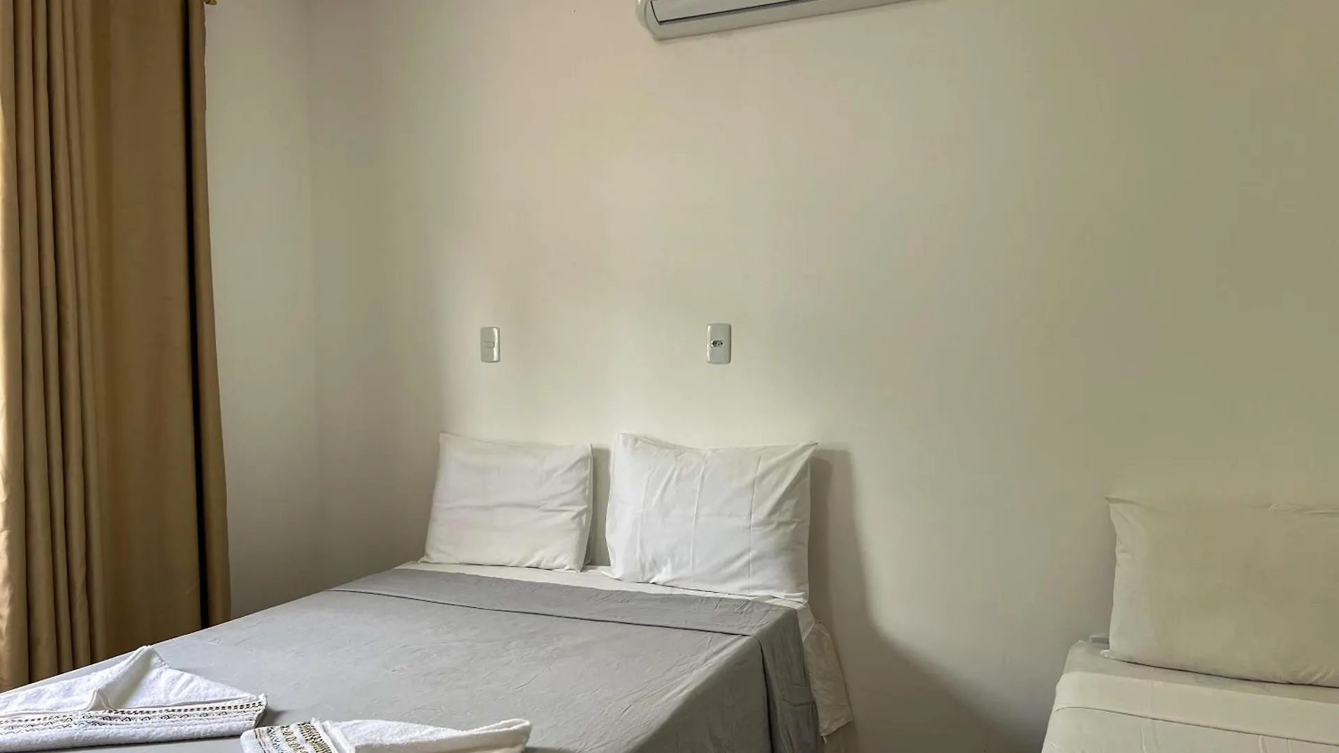 Nyaraló 700M Da Praia; 2 Suites; Wifi 300 Mbs; Piscina; Churrasqueira; Estacionamento Gratuito 1 Carro Porto Seguro