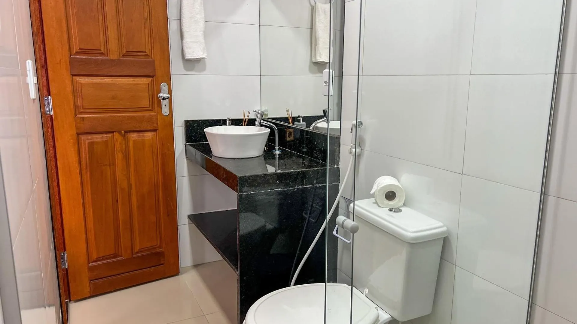 700M Da Praia; 2 Suites; Wifi 300 Mbs; Piscina; Churrasqueira; Estacionamento Gratuito 1 Carro Porto Seguro Brazília