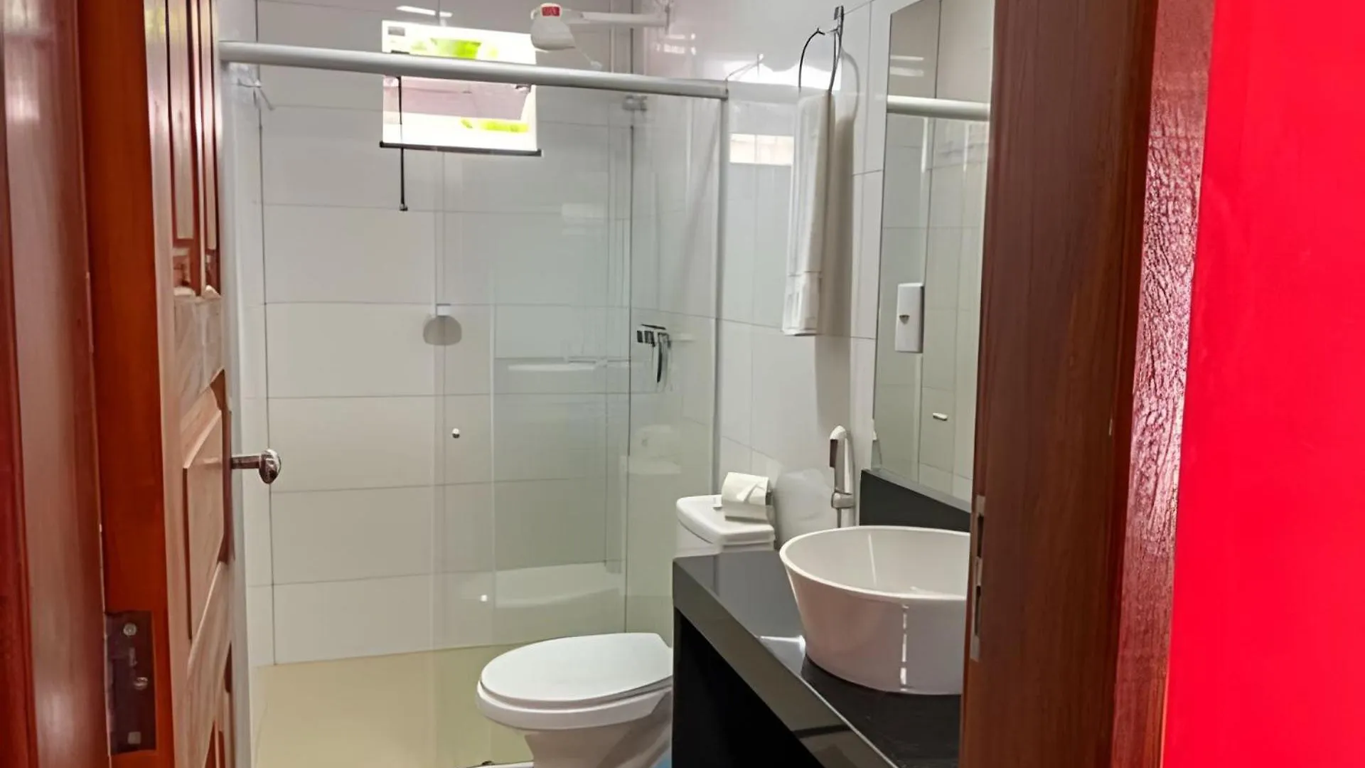 700M Da Praia; 2 Suites; Wifi 300 Mbs; Piscina; Churrasqueira; Estacionamento Gratuito 1 Carro Porto Seguro