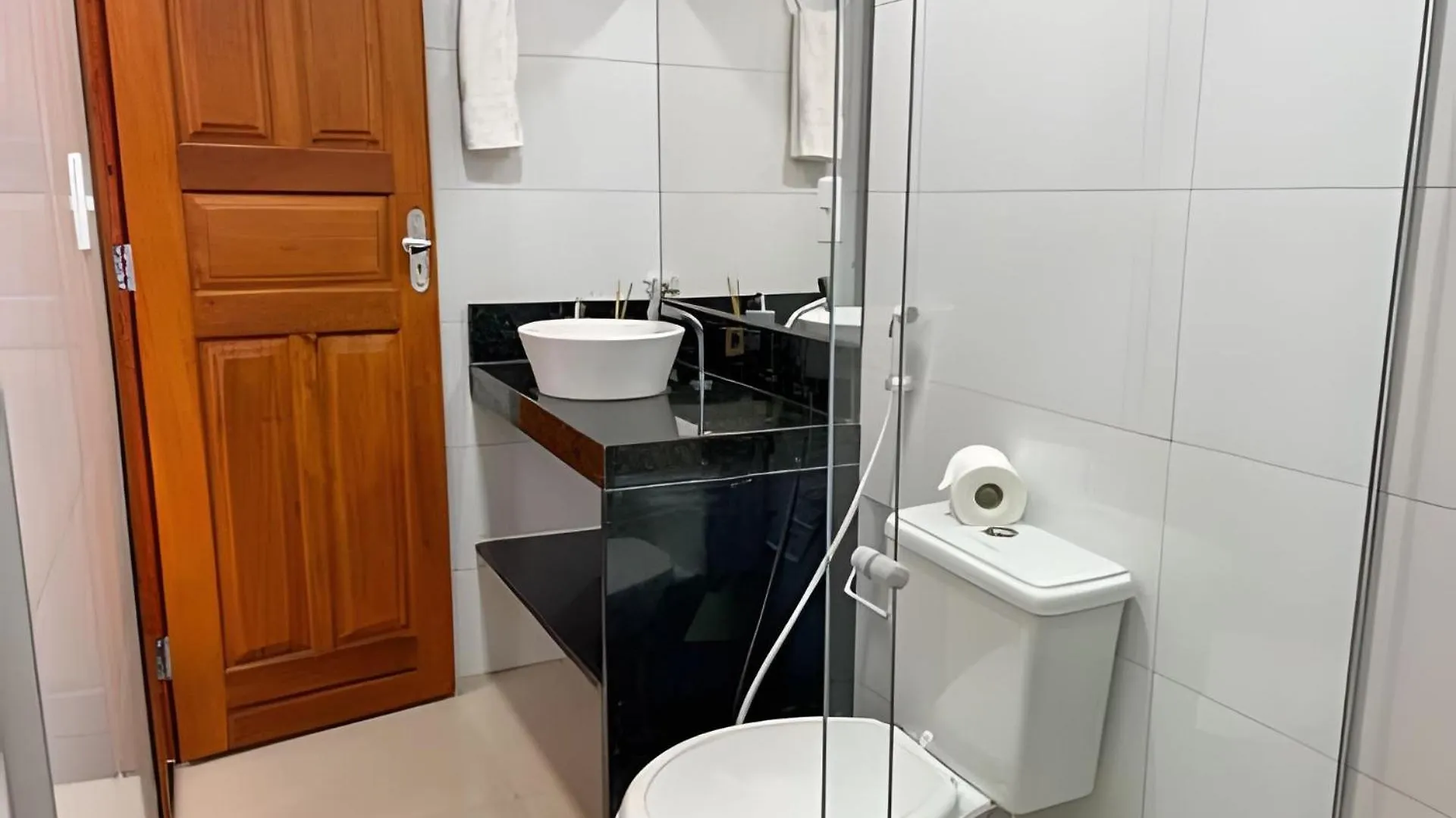 700M Da Praia; 2 Suites; Wifi 300 Mbs; Piscina; Churrasqueira; Estacionamento Gratuito 1 Carro Porto Seguro