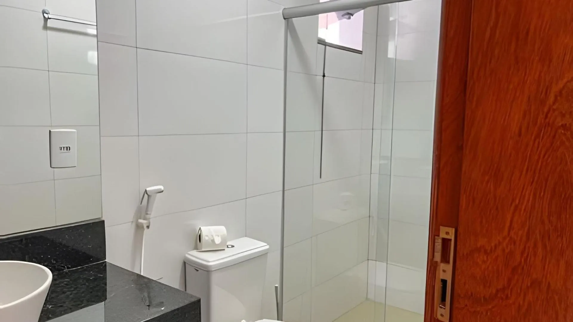 700M Da Praia; 2 Suites; Wifi 300 Mbs; Piscina; Churrasqueira; Estacionamento Gratuito 1 Carro Porto Seguro Nyaraló