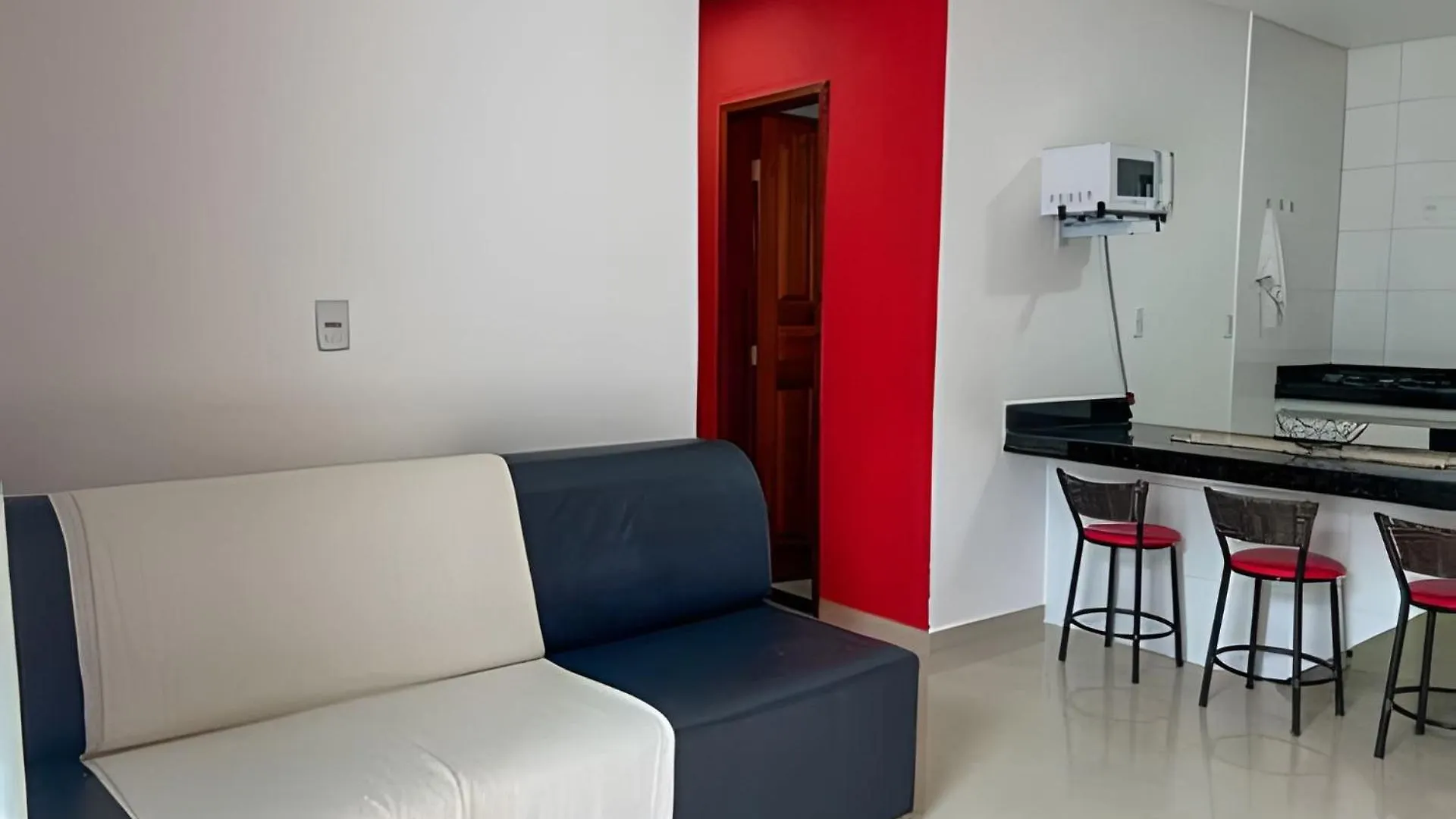 Nyaraló 700M Da Praia; 2 Suites; Wifi 300 Mbs; Piscina; Churrasqueira; Estacionamento Gratuito 1 Carro Porto Seguro