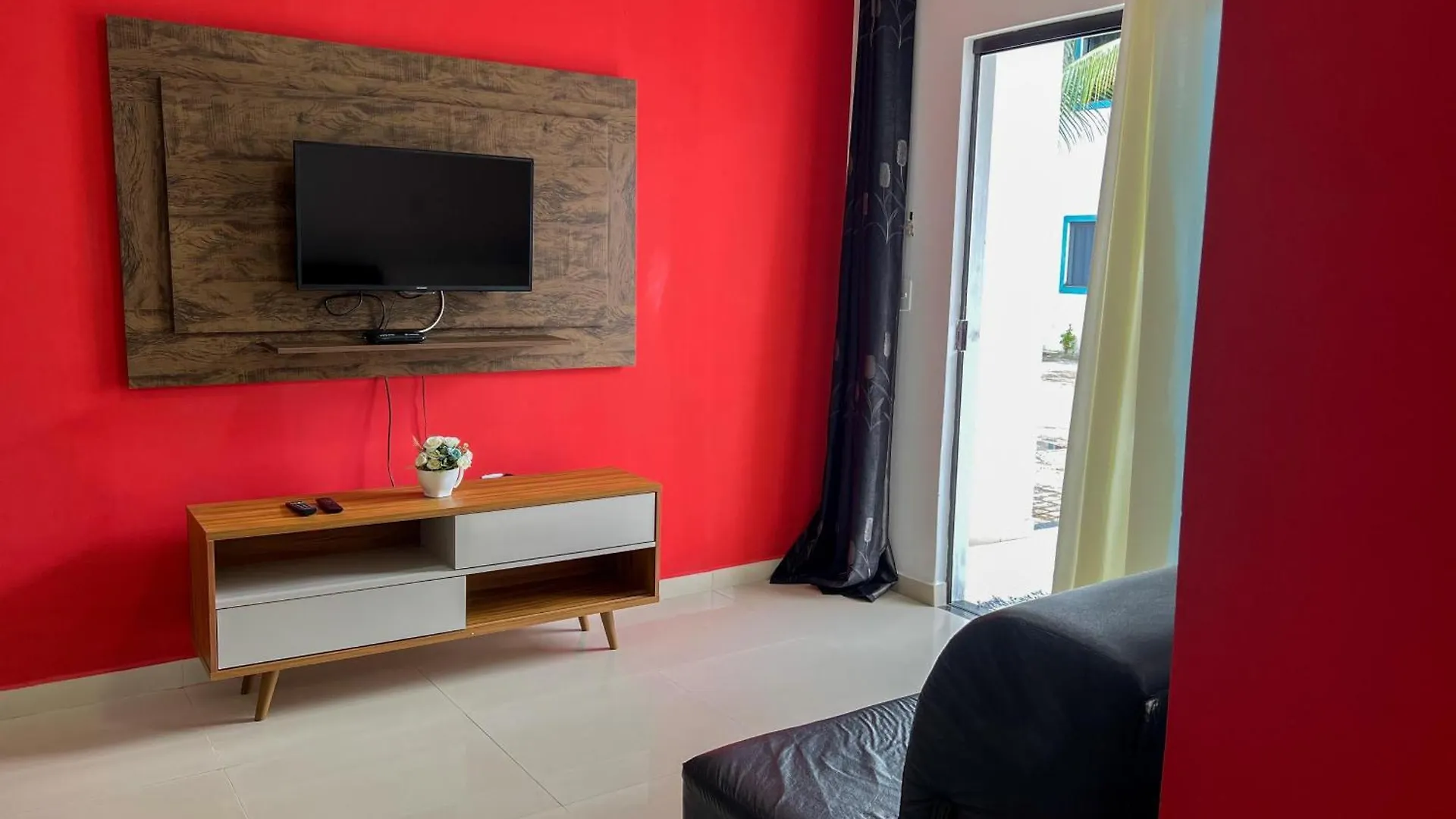 700M Da Praia; 2 Suites; Wifi 300 Mbs; Piscina; Churrasqueira; Estacionamento Gratuito 1 Carro Πόρτο Σεγκούρο Σπίτι διακοπών
