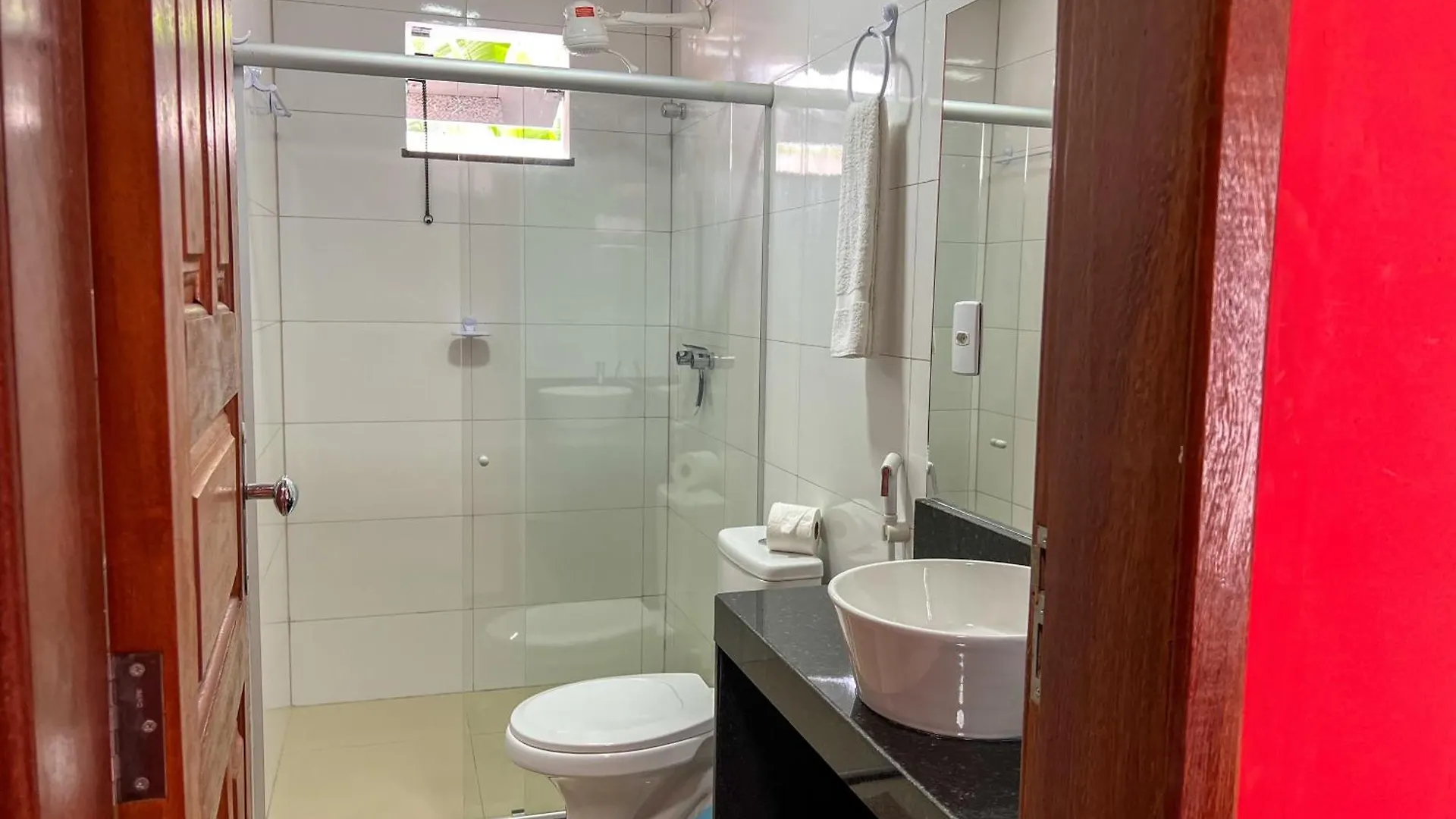 700M Da Praia; 2 Suites; Wifi 300 Mbs; Piscina; Churrasqueira; Estacionamento Gratuito 1 Carro Πόρτο Σεγκούρο 0*,  Βραζιλία