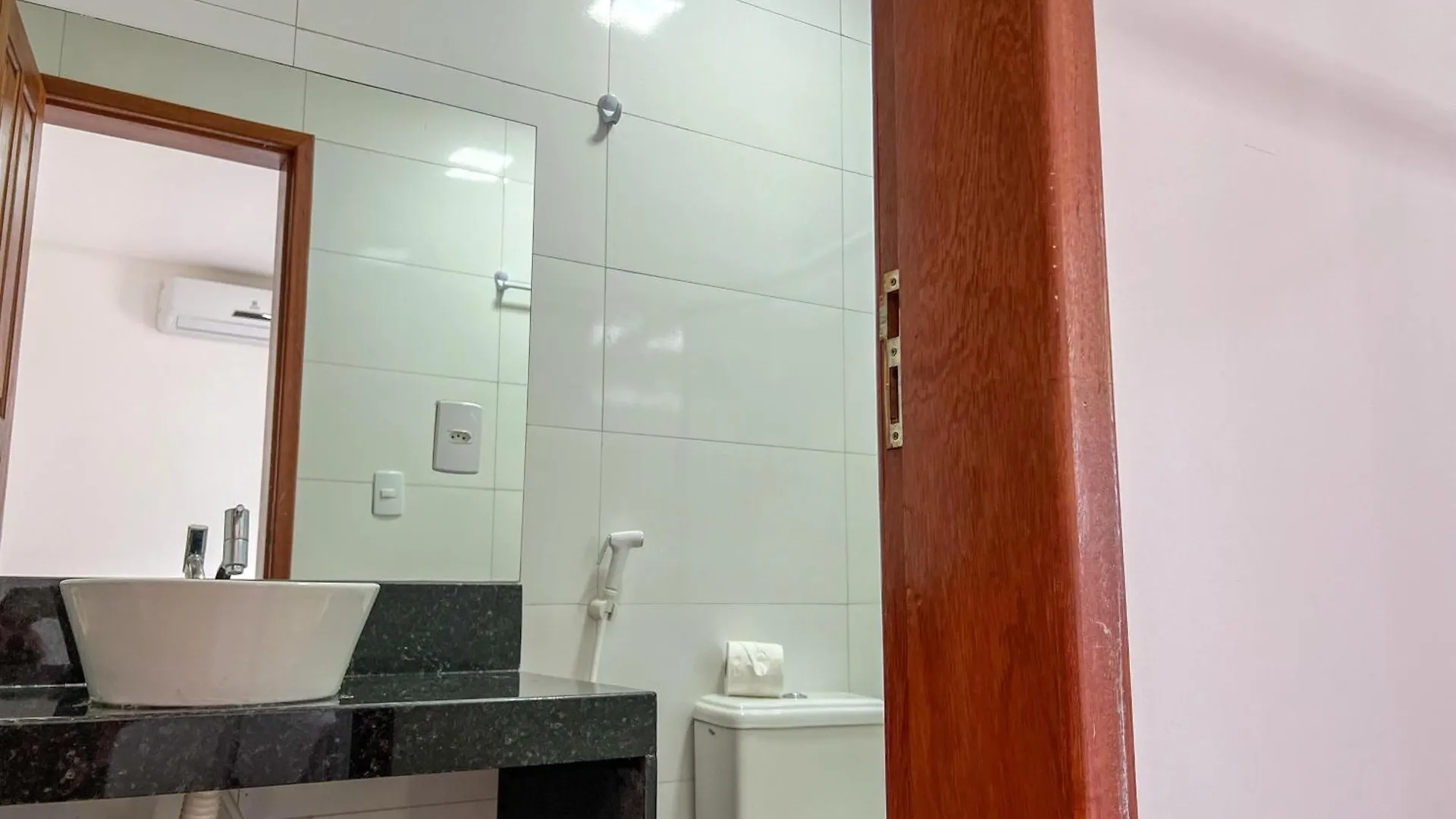 700M Da Praia; 2 Suites; Wifi 300 Mbs; Piscina; Churrasqueira; Estacionamento Gratuito 1 Carro Πόρτο Σεγκούρο