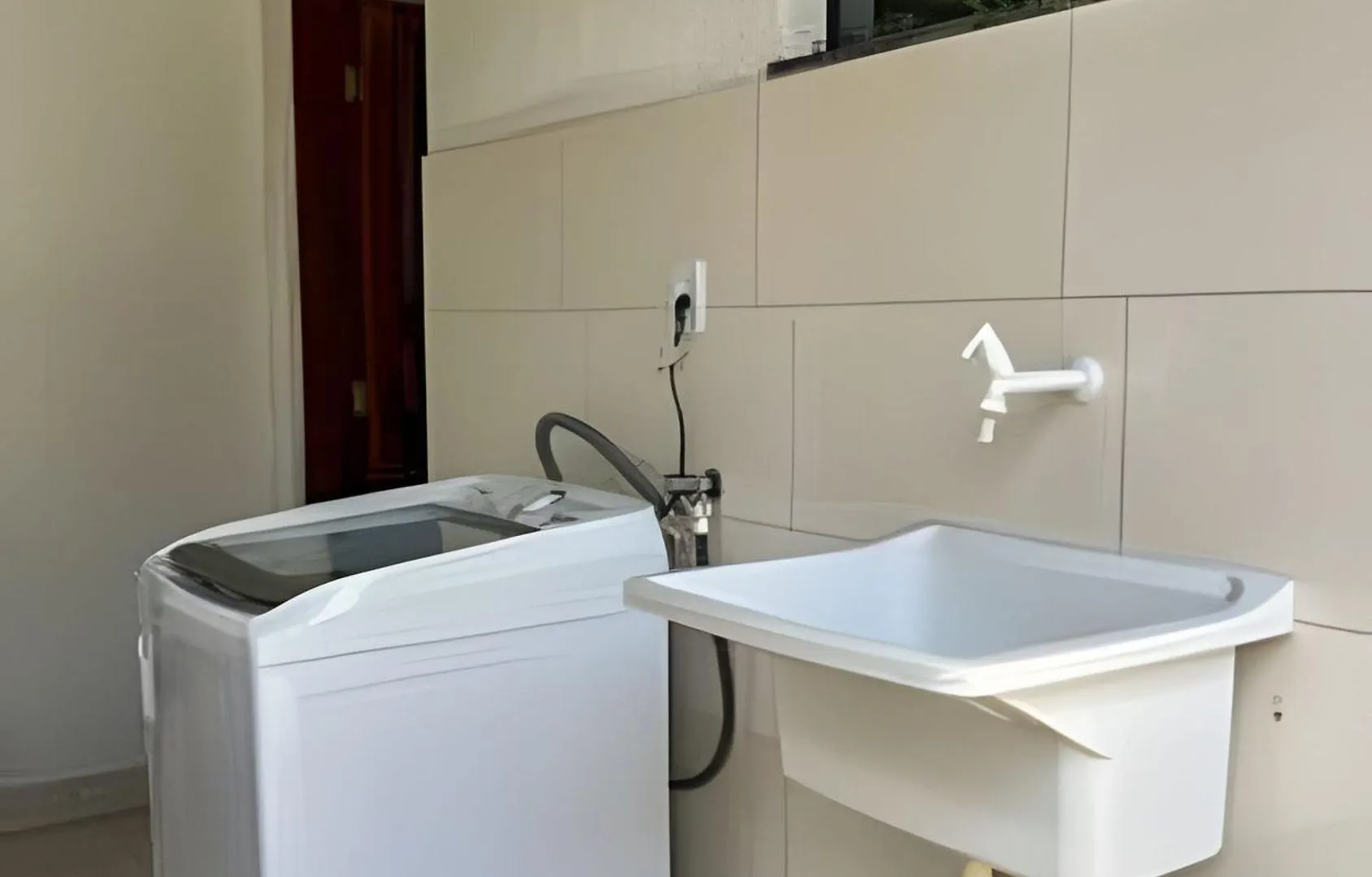 700M Da Praia; 2 Suites; Wifi 300 Mbs; Piscina; Churrasqueira; Estacionamento Gratuito 1 Carro Πόρτο Σεγκούρο 0*,