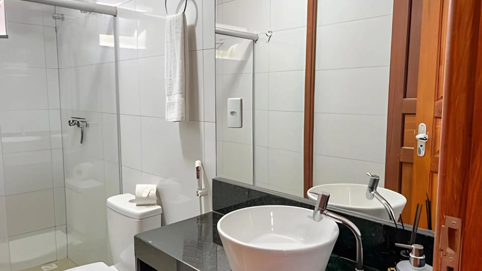 700M Da Praia; 2 Suites; Wifi 300 Mbs; Piscina; Churrasqueira; Estacionamento Gratuito 1 Carro Πόρτο Σεγκούρο Βραζιλία