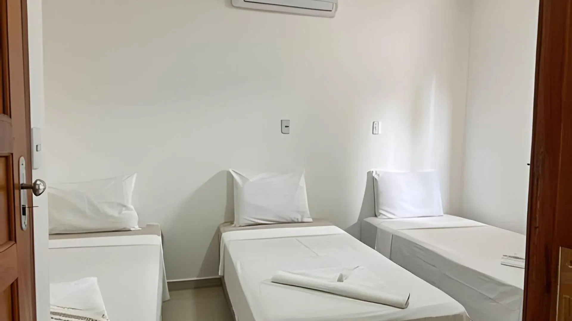 700M Da Praia; 2 Suites; Wifi 300 Mbs; Piscina; Churrasqueira; Estacionamento Gratuito 1 Carro Πόρτο Σεγκούρο 0*,